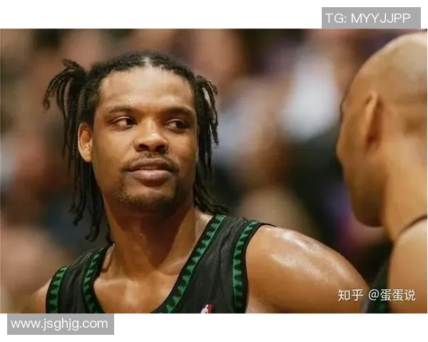 特里尔足球球星代表人物盘点及其职业生涯精彩瞬间回顾